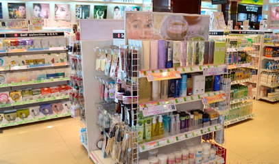 如何在競(jìng)爭(zhēng)激烈的創(chuàng)業(yè)大潮中做好化妝品與服裝銷售